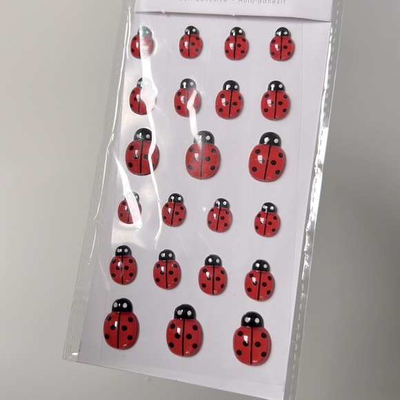 🆕 NEW 22 pcs Self-Adhesive Ladybug Gems - Picture 8 of 9